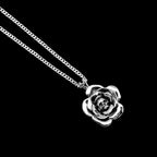 ボニーのバラ ペンダント – 925シルバー製 手作業パティーナ仕上げ